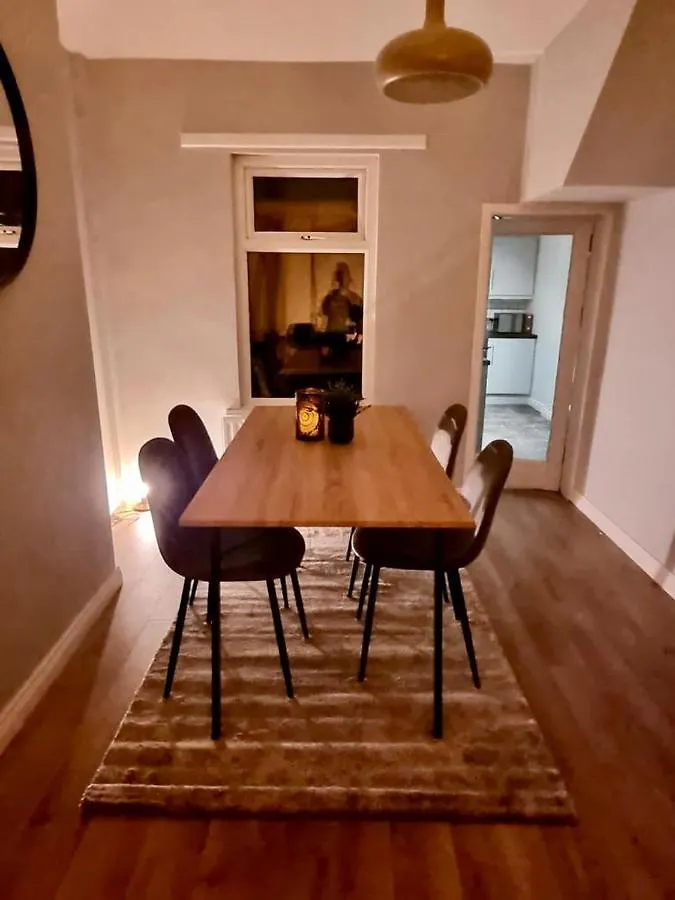벨파스트 Cosy Terrace House 아파트 0*,